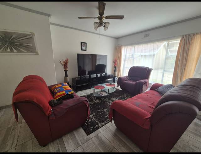 3 BEDROOM FLAT FOR SALE IN THREE RIVERS